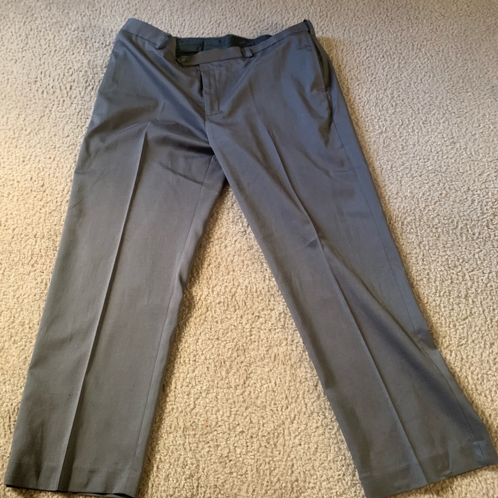 Savane Mens dress pants size 40W by 30L in very good condition.
